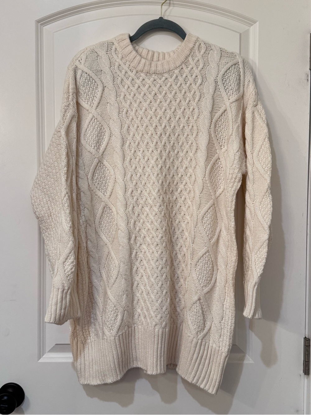 American Eagle Outfitters Ivory Cable Knit Crewneck Sweater